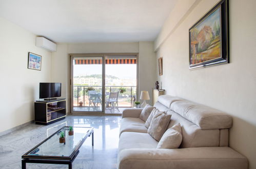 Foto 10 - Apartamento de 1 habitación en Cagnes-sur-Mer con vistas al mar