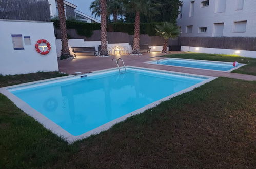 Foto 1 - Apartamento de 2 habitaciones en Calafell con piscina y jardín