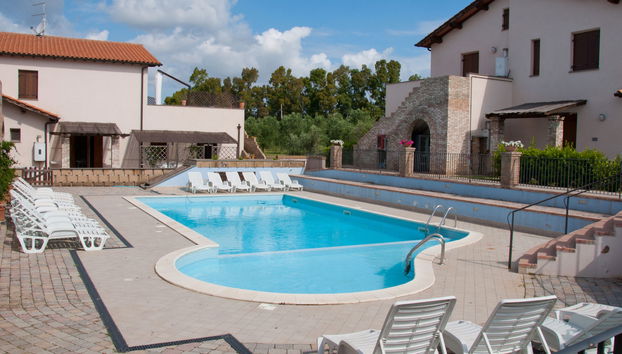Apartamento de 2 quartos em Follonica com piscina e jardim - Foto 2
