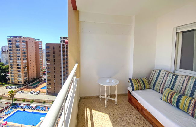 2 bedroom Apartment in Benidorm with swimming pool and terrace - Photo 4