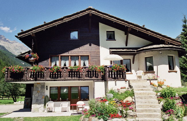 Apartamento de 4 quartos em Saas-Grund com jardim e terraço - Foto 1