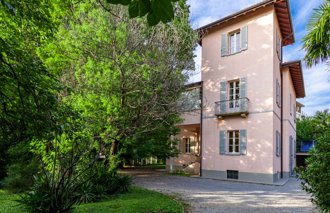 8 bedroom House in Dervio with private pool and garden - Photo 1