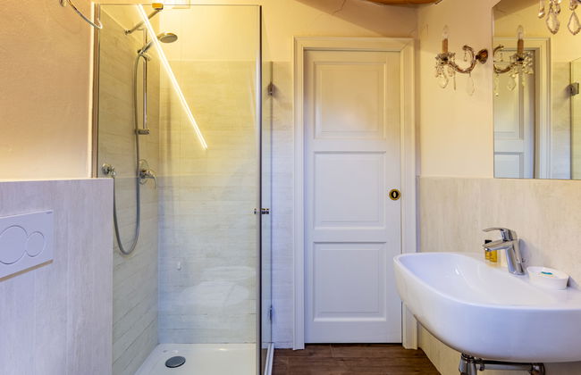 8 bedroom House in Dervio with private pool and garden - Photo 45