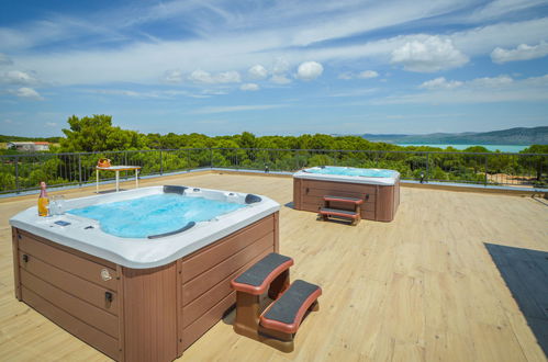 Foto 2 - Casa con 6 camere da letto a Pakoštane con piscina privata e terrazza