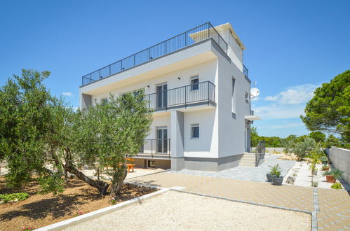 Foto 3 - Casa con 6 camere da letto a Pakoštane con piscina privata e giardino