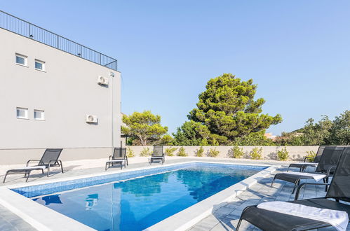 Foto 14 - Casa con 6 camere da letto a Pakoštane con piscina privata e terrazza