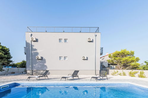 Foto 15 - Casa de 6 quartos em Pakoštane com piscina privada e jardim