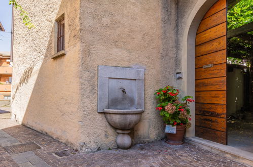 Photo 2 - Maison de 3 chambres à Dervio avec jardin et terrasse