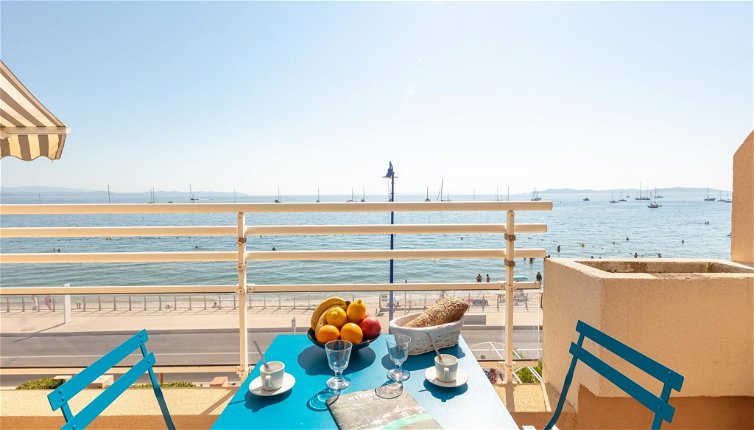 Foto 1 - Apartamento en Hyères con terraza y vistas al mar