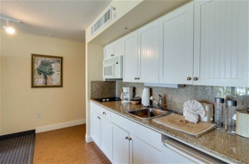 Photo 2 - Apartment in Fort Myers Beach with swimming pool and sea view