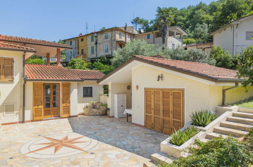 Photo 2 - Maison de 1 chambre à Camaiore avec vues à la mer