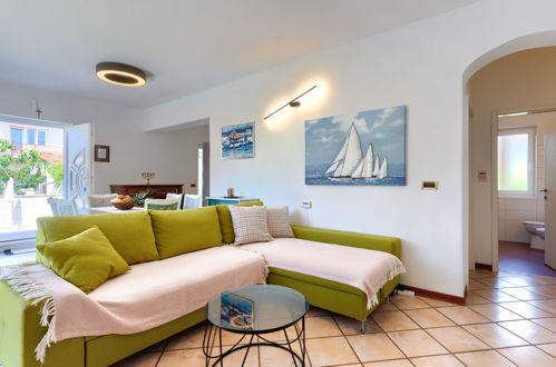 Foto 4 - Apartamento de 2 habitaciones en Umag con piscina privada y vistas al mar