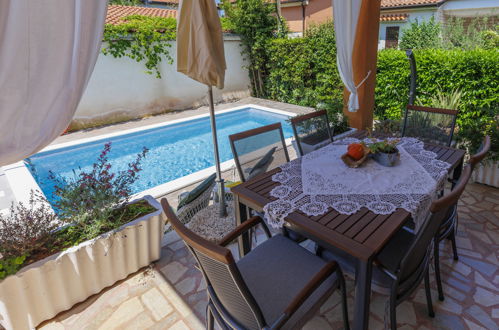 Photo 13 - 2 bedroom Apartment in Umag with private pool and terrace