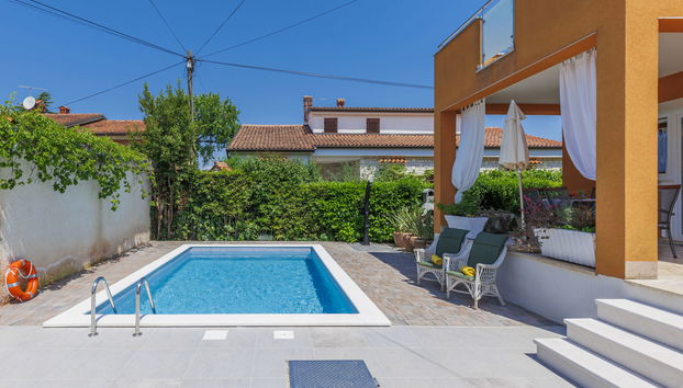 Apartamento de 3 quartos em Umag com piscina privada e terraço - Foto 3