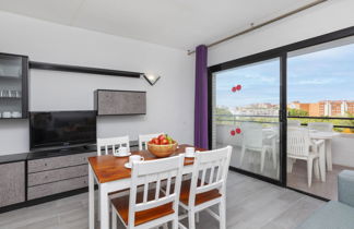 Photo 3 - 2 bedroom Apartment in Salou with swimming pool and garden