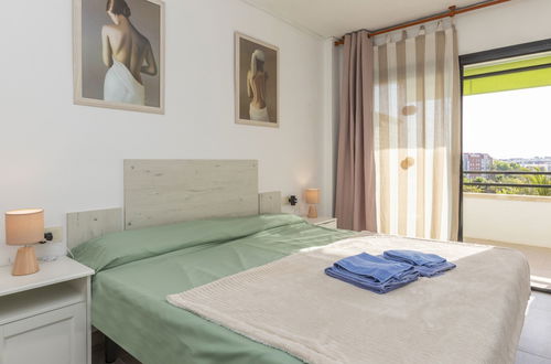 Photo 12 - 2 bedroom Apartment in Salou with swimming pool and garden