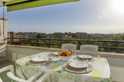 Photo 16 - 2 bedroom Apartment in Salou with swimming pool and garden