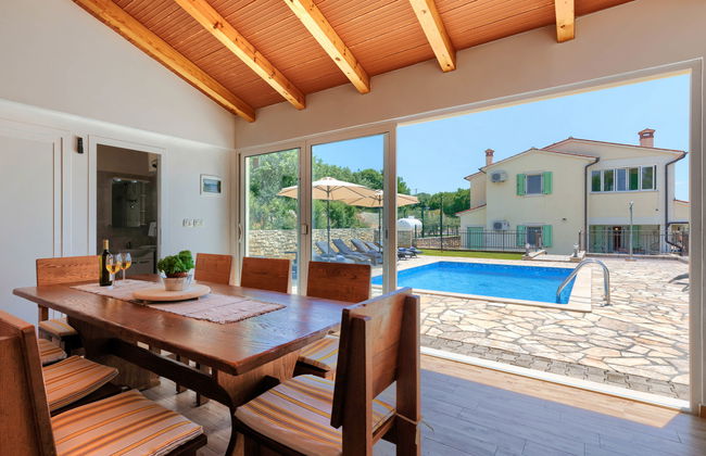 Casa de 5 quartos em Raša com piscina privada e terraço - Foto 9