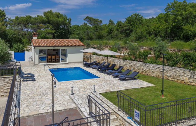 Casa de 5 quartos em Raša com piscina privada e terraço - Foto 4