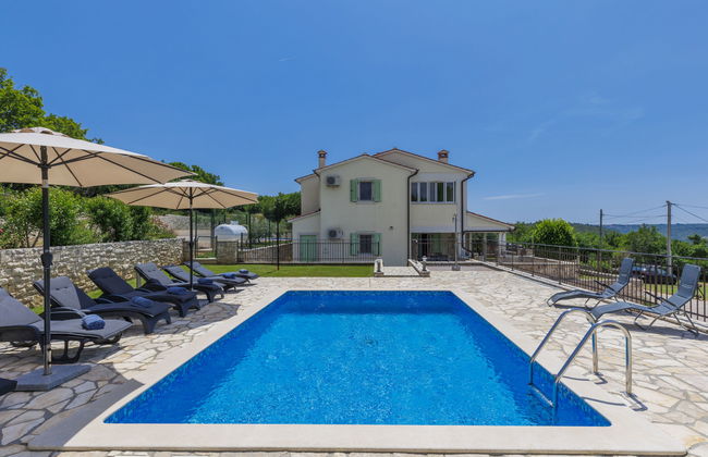 Casa de 5 quartos em Raša com piscina privada e terraço - Foto 3