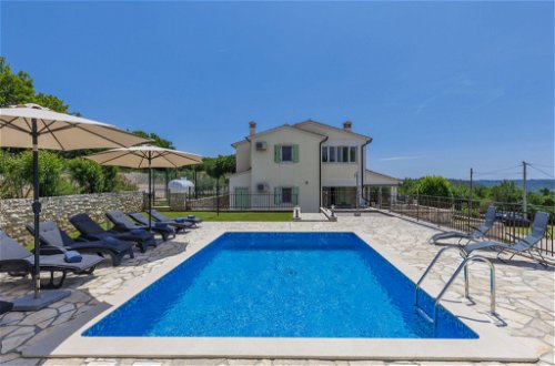 Foto 3 - Casa de 4 habitaciones en Raša con piscina privada y vistas al mar