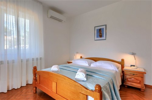 Foto 23 - Casa con 4 camere da letto a Raša con piscina privata e vista mare