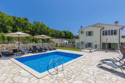 Foto 1 - Casa de 4 quartos em Raša com piscina privada e terraço