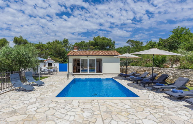 Casa de 5 quartos em Raša com piscina privada e terraço - Foto 5