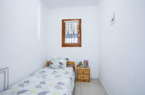 Photo 17 - 5 bedroom House in Montesquieu-des-Albères with private pool and terrace