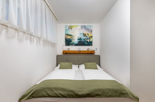 Foto 10 - Appartamento con 2 camere da letto a Treffen am Ossiacher See con vista sulle montagne