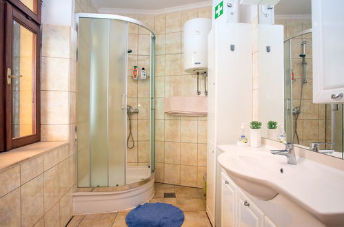 Foto 16 - Casa con 6 camere da letto a Dugi Rat con piscina privata e vista mare