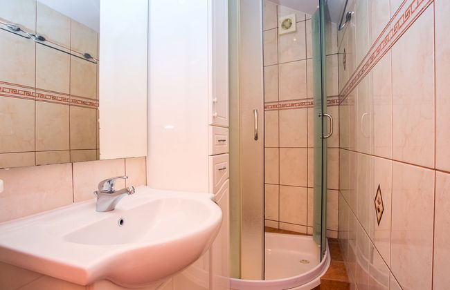 Casa de 8 quartos em Dugi Rat com piscina privada e jardim - Foto 23