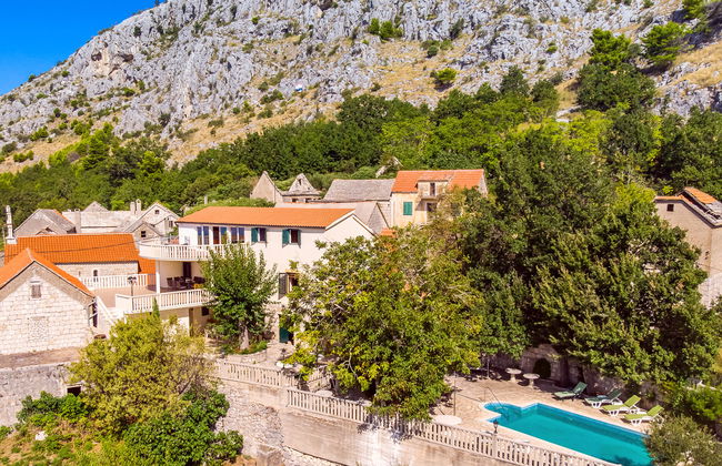 Casa de 8 quartos em Dugi Rat com piscina privada e jardim - Foto 2