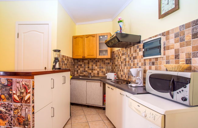 Casa de 8 quartos em Dugi Rat com piscina privada e jardim - Foto 12