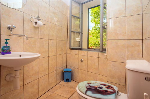 Foto 15 - Casa con 6 camere da letto a Dugi Rat con piscina privata e giardino