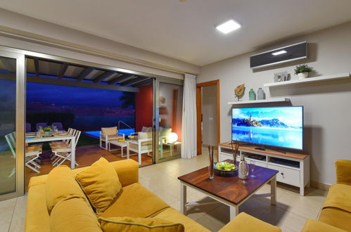 Photo 3 - 2 bedroom House in San Bartolomé de Tirajana with private pool and sea view