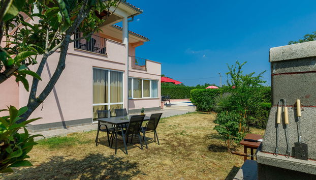 4 bedroom House in Sveta Nedelja with private pool and garden - Photo 2