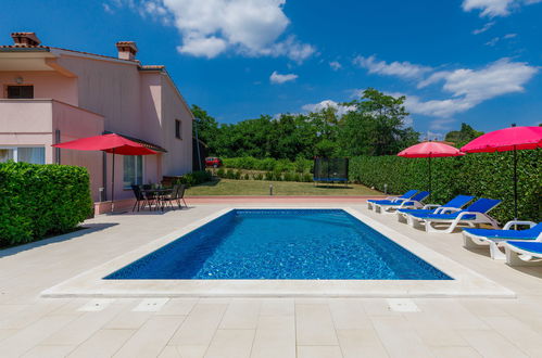 Photo 2 - Maison de 4 chambres à Sveta Nedelja avec piscine privée et jardin