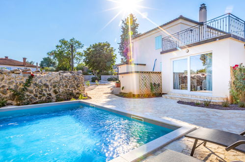 Photo 2 - Maison de 3 chambres à Vrbnik avec piscine privée et terrasse