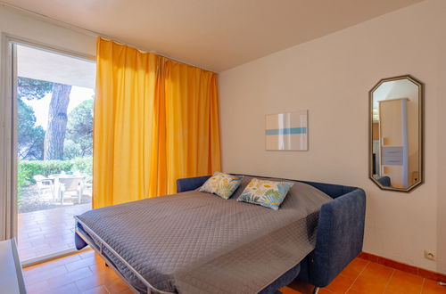 Foto 12 - Apartamento de 1 quarto em Sainte-Maxime com piscina e jardim