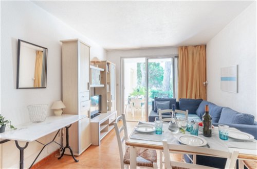 Foto 7 - Appartamento con 1 camera da letto a Sainte-Maxime con piscina e vista mare