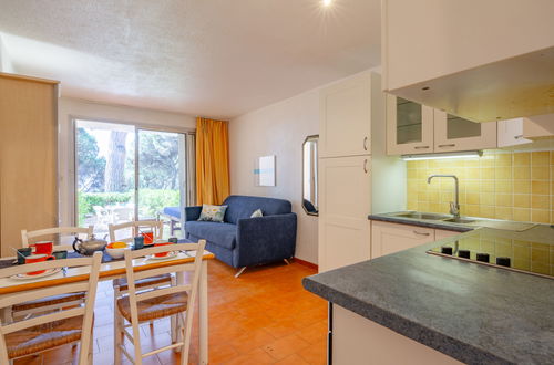 Foto 6 - Apartamento de 1 quarto em Sainte-Maxime com piscina e jardim