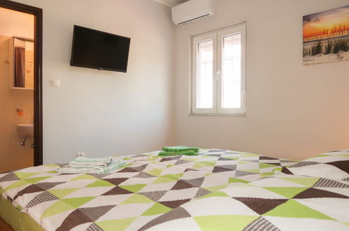 Photo 14 - 3 bedroom Apartment in Rab with garden