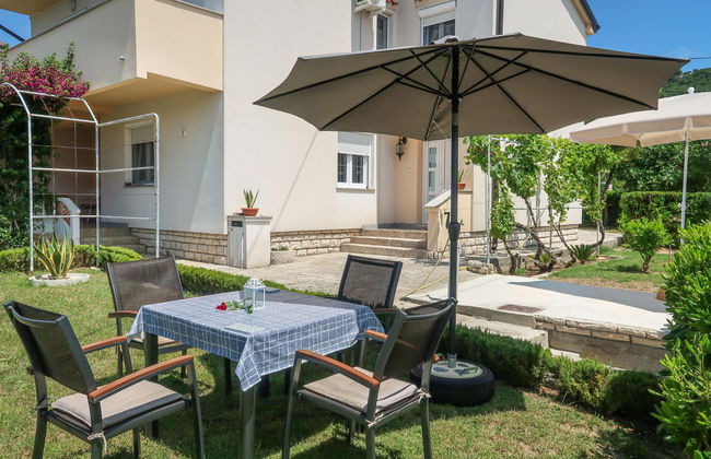 Apartamento de 3 quartos em Rab com jardim - Foto 2