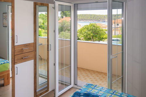 Foto 5 - Apartamento de 3 quartos em Rab com jardim