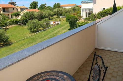 Photo 20 - 3 bedroom Apartment in Rab with garden