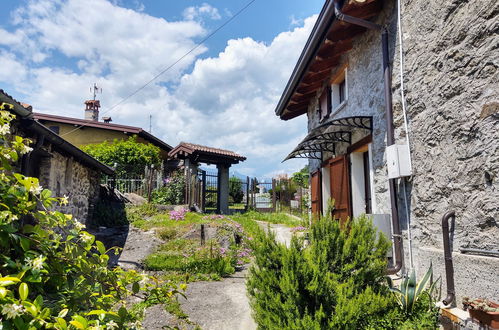 Photo 24 - Maison de 1 chambre à Dervio avec jardin et vues sur la montagne