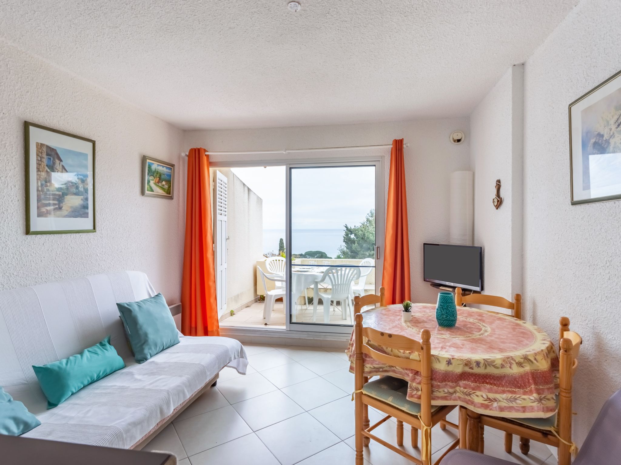 Foto 1 - Apartamento de 1 habitación en Le Lavandou con piscina y vistas al mar