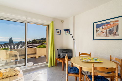 Foto 4 - Apartment mit 1 Schlafzimmer in Le Lavandou mit schwimmbad und blick aufs meer