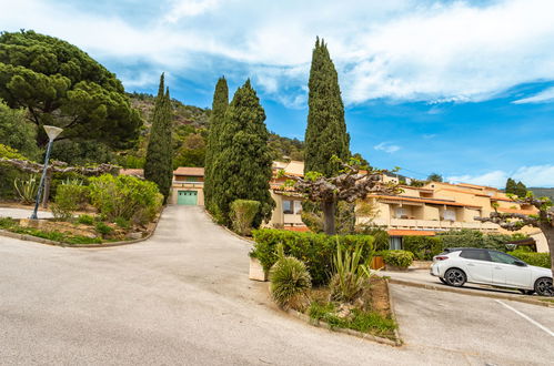 Photo 25 - 1 bedroom Apartment in Le Lavandou with swimming pool and garden